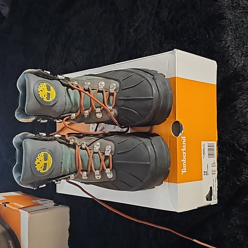 Men Timberland Boots - Picture 3 of 3